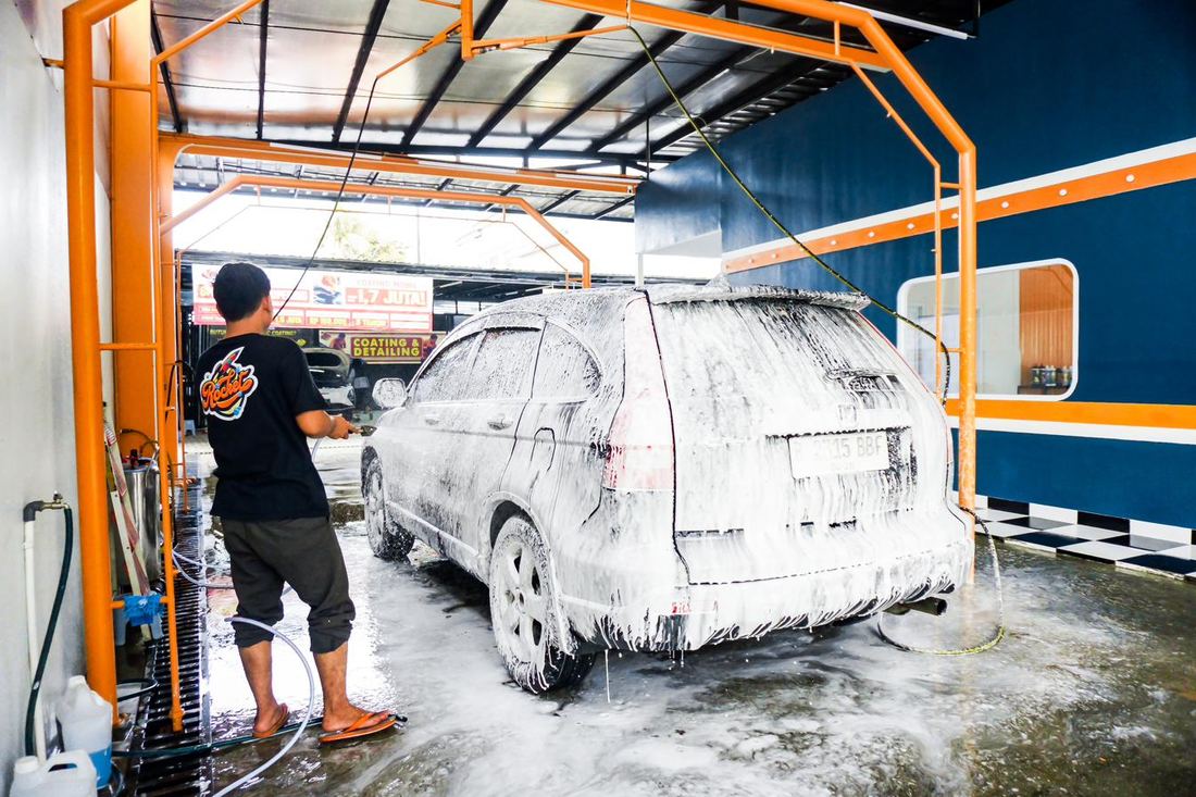 Membership carwash Rocket — proses cuci mobil sesuai SOP standar Rocket Carwash